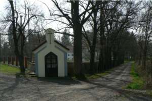 kaplika u parku v Mornech